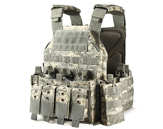 The Last Aztec, Tactical camouflage JPC lightweight vest vest